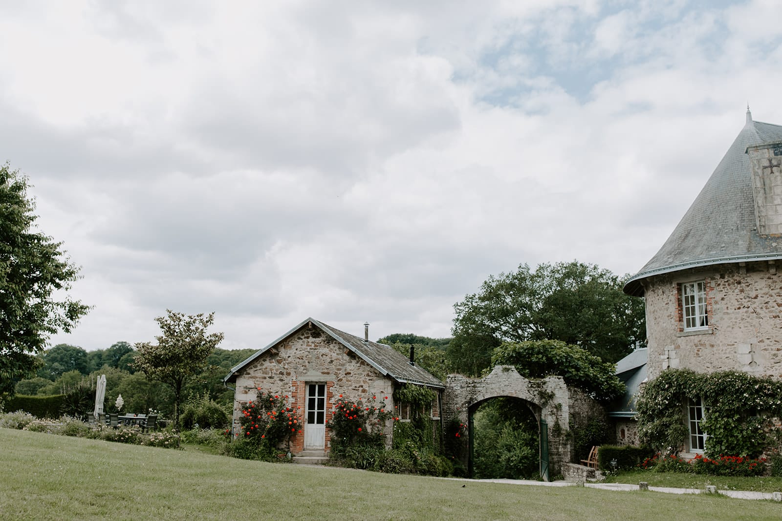 mariage_chateau_la_flocelliere_vendee_flavie_nelly_photographe-167-obonheurdesdames-decoration-mariage-location-vegetal