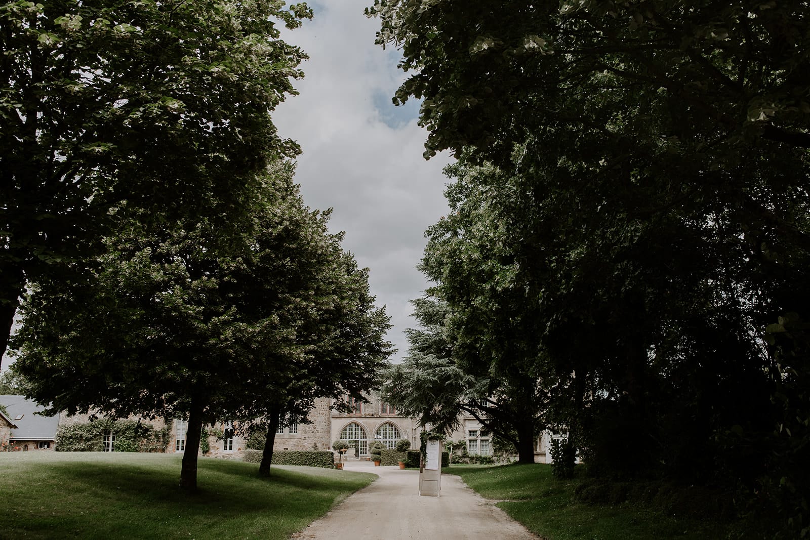 mariage_chateau_la_flocelliere_vendee_flavie_nelly_photographe-75-obonheurdesdames-decoration-mariage-location-vegetal