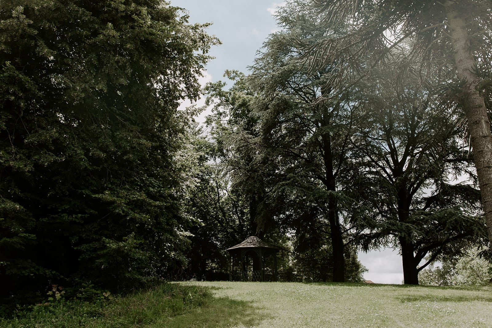 mariage_chateau_la_flocelliere_vendee_flavie_nelly_photographe-85-obonheurdesdames-decoration-mariage-location-vegetal