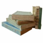 Livre ancien vert d'eau